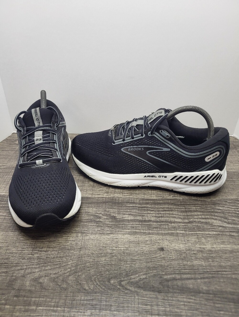 Brooks Ariel GTS 23 Women's Size 9 D Wide Black White Running Shoes